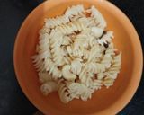A picture of step 1 of Masala pasta.