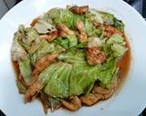 รูปขั้นตอนการทำที่ 3 ของ ผัดกะหล่ำปลีใส่เนื้อไก่กริล