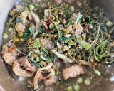 รูปขั้นตอนการทำที่ 5 ของ แกงขี้เหล็กน้ำย่านาง🌿🧄ใส่หูหมูและแคปหมู(สูตรไม่ใส่ปลาร้า)🌶️