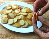 Foto langkah ke 6 dari resep Pancake Mini Takaran Sendok.