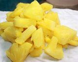 Hình bước làm 2 của món Sườn sốt hoa quả