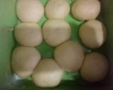 Foto langkah ke 6 dari resep Donat coklat lumer.