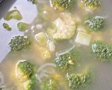 Une image de l'étape 2 de Soupe de brocolis aux amandes.
