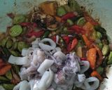 Foto langkah ke 5 dari resep Oseng Cumi Pete Endolita (simpel).