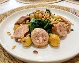 Foto del paso 4 de la receta: Espinacas frescas con uva caramelizada y salchicha criolla dorada
