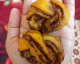 A picture of step 10 of Cinnamon puff with chocolate touch.