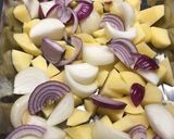 Tepsis sült csirke krumplival, hagymával recept fázis 1 fotója