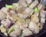 รูปขั้นตอนการทำที่ 3 ของ หมูสามชั้นอบน้ำแดงสูตรเบียร์บ้านหมี 熊家啤酒红烧肉 และเกร็ดน่ารู้