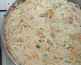 Foto del paso 8 de la receta: Pollo a la cerveza acompañado de fideos con verduras y casancrem