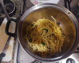 Foto del paso 4 de la receta: Pasta con hogao, albahaca y huevo duro