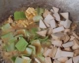 Foto langkah ke 4 dari resep Tumis Jamur Shimeji.