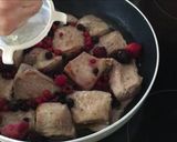 Foto del paso 4 de la receta Secreto de cerdo a la cerveza negra con frutos rojos
