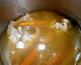 Foto del paso 2 de la receta: Caldo casero de pollo y jamón