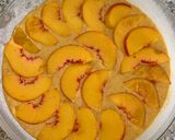 Foto del passaggio 3 della ricetta Torta integrale alle pesche