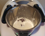 Foto del paso 3 de la receta: Tarta 🍰 de galleta🍪tres chocolate🍫TM5 paso a paso