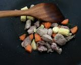 รูปขั้นตอนการทำที่ 6 ของ เนื้อผัดเปรี้ยวหวานราดซอสเต้าหู้