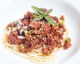 Spaghetti bolognese with Thai green pesto recipe step 5 photo