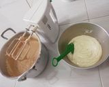 Foto langkah ke 4 dari resep Bolu kukus coklat mekar.