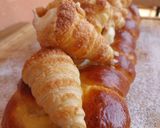 Foto del paso 12 de la receta Trenza brioche de crema y pepitas de chocolate con conitos de hojaldre