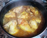 Foto del paso 5 de la receta: Pollo encebollado al ras el hanout propio infusionado en azafrán