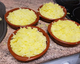 Foto del paso 3 de la receta: Patatas francesas (papas con huevo al horno)