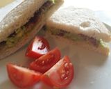 A picture of step 6 of Crispy bacon and avocado sandwich.