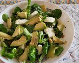 Foto del paso 2 de la receta: Ensalada sencilla de canónigos con queso y aguacate