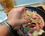Foto del paso 5 de la receta Salchichas frescas de pollo al vino