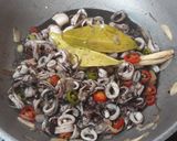 Foto langkah ke 2 dari resep Cumi Hitam Pedas.