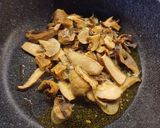 Foto del passaggio 2 della ricetta Linguine con funghi porcini secchi