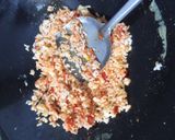 Foto langkah ke 2 dari resep Tumini nasi goreng merah putih.