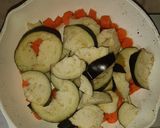 A picture of step 2 of Veggie Sauce Meat With Fried Onions.