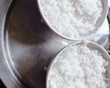 कोकोनट बर्फी(coconut burfi recipe in Hindi) रेसिपी चरण 2 फोटो