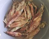 Foto langkah ke 1 dari resep Oseng Cumi Asin Pedas Cabai Merah.