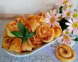 Gyors sajtos, sonkás mini kiflik és csigák recept fázis 7 fotója