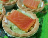 Foto del paso 6 de la receta: Tartaleta de salmón ahumado, queso de trufa y guacamole