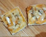 Foto langkah ke 7 dari resep Roti Panggang Mozarella.
