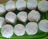 Foto del paso 3 de la receta: Bombas rellenas de queso saborizada con caldo