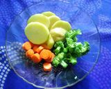 Foto langkah ke 1 dari resep MPASI 6 bulan Kentang+Brokoli+Wortel.