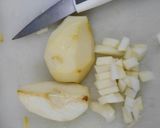 Foto del passaggio 4 della ricetta Risotto cacio,pere e cialda di Parmigiano