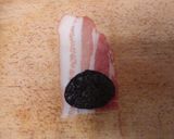 Baconbe göngyölt aszalt szilva falatkák recept fázis 2 fotója