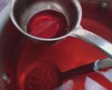 A picture of step 2 of Street style red juice.