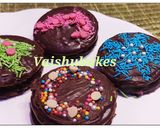 A picture of step 6 of Marie Biscuit Choco pies.