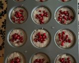 A picture of step 4 of Red currant muffins.