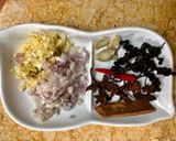 Hình bước làm 1 của món Gà hầm hạt dẻ Trùng Khánh