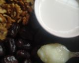 A picture of step 1 of Walnut date halwa with crunchy walnut.