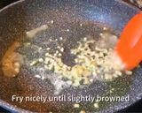 A picture of step 3 of Burnt Garlic Mushroom Fried Rice without Sauce.