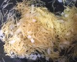 A picture of step 1 of Rice with Vermicelli and Onion.