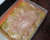 Foto del paso 2 de la receta: Pechuga de pollo rebozada y frita con papas fritas y ensalada