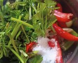 A picture of step 2 of Red and green chilli Thecha.